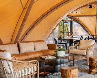 Under Canvas Columbia River Gorge - White Salmon - Living room