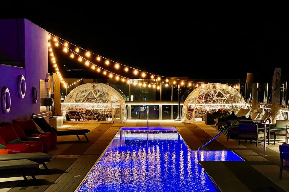 ذا جاكوارد، أوتوغراف كوليكشن - دنفر (كولورادو) - حوض السباحة