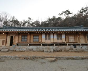Gwiae Traditional House - Yeongcheon - Building