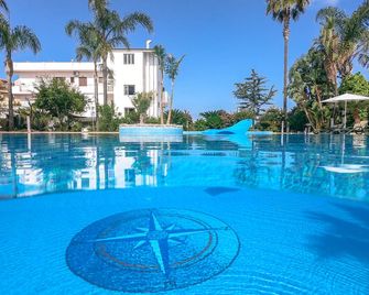 La Bussola Hotel Calabria - ריקאדי - בריכה