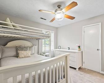 4 bed/2 bath across from Sand Mountain Park - Albertville - Bedroom