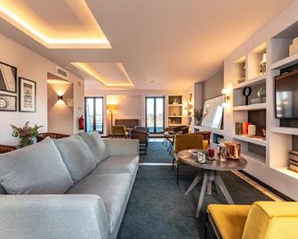 Pestana Lisboa Vintage City Center Suites - Lisbon - Living room