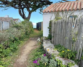 40 m from the beach, bourrine vendéenne, charm, simplicity, enclosed garden, peaceful setting - Noirmoutier-en-l'Île