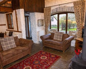 The Coach House - Bridgend - Living room