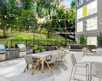 Modern Jamaica Plain 1BR w/ W/D nr Forrest Hills T, by Blueground - Boston - Patio