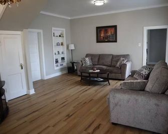 Mount Powell Getaway walking distance to downtown - Deer Lodge - Soggiorno