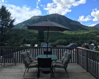 Snow Valley Lodging - Fernie - Balcony