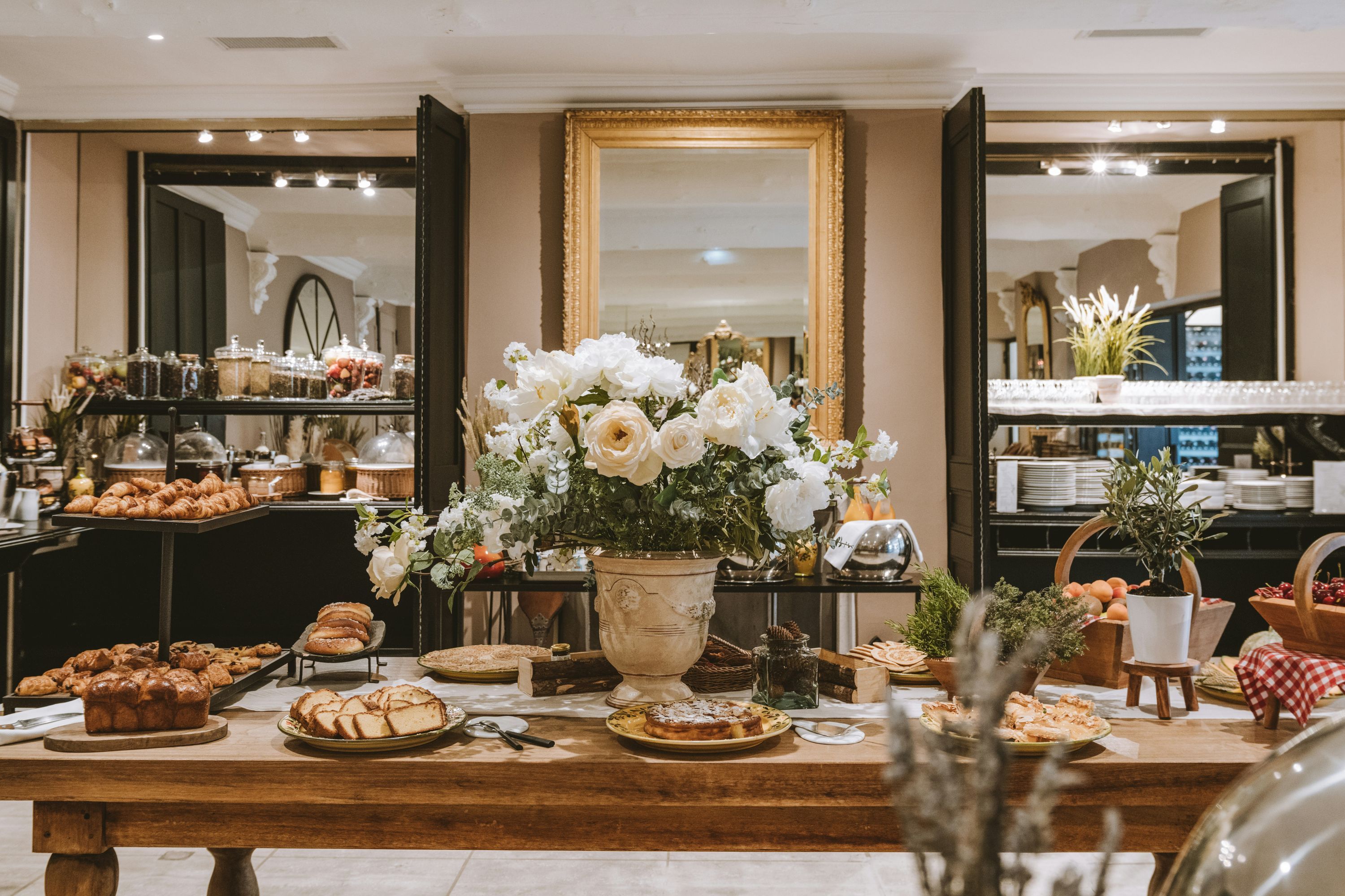 Le Phebus And Spa - Gordes - Buffet