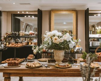 Le Phebus And Spa - Gordes - Buffet