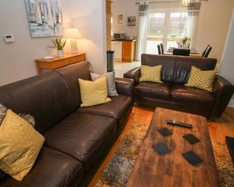 Pebble Lodge, Pet Friendly, With A Garden In Kenmare, County Kerry - Kenmare - Wohnzimmer