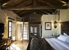 Luxury Stone Villa In The Centre Of Peloponnese -Superior Suite-Family Friendly - Levidi - Bedroom