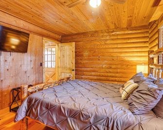 Cropwell Cabin With Fire Pit, Near Logan - Пелл-Сіті