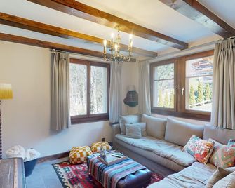 Charming Chalet - Walk to Piste & Villars Centre! Style & Comfort 5 Bed/4 Bath! - Ollon - Salon