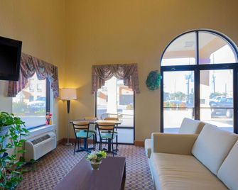 Super 8 by Wyndham Hammond - Hammond - Sala de estar
