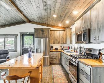 Charming Minnesota Cabin with Dock on Big Pine Lake! - Perham - Cocina