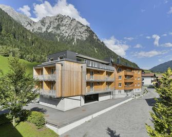 Majestic apartment in Klösterle with sauna on the Arlberg Met Terras - Klösterle - Building