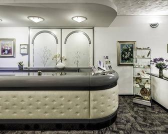 Hotel Cala Di Seta - Calasetta - Front desk