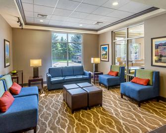 Comfort Inn and Suites Logan Near University - Logan - Living room