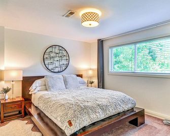 3 Mi to Downtown Portland Lush Flat with Fire Pit - Portland - Sypialnia