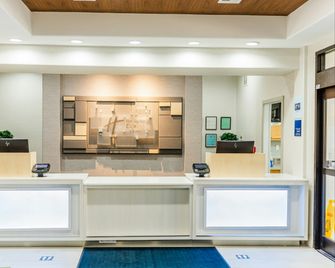 Holiday Inn Express & Suites Greenville By IHG - Greenville - Recepción