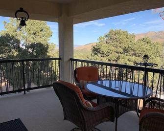 House in the trees, 5 miles from Interstate 40, wild life, amazing views - Kingman - Balcony