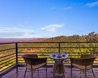Lemon Tree Hotel, Kasauli - 格紹利 - 陽台