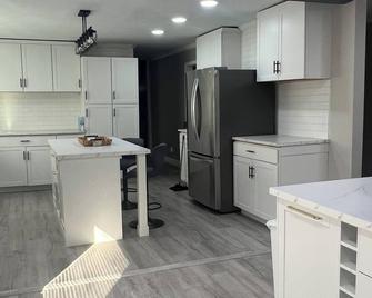 Charming 3-bedroom house with WiFi in cool Bruce - Bruce - Cocina
