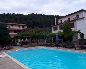 Angela Villa - Scíathos - Alberca