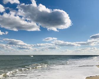Close to Oceanfront & Boardwalk, single family home, pets allowed - Kure Beach - Beach