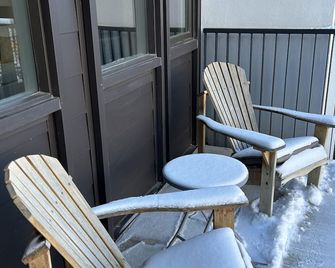 Ski-in & ski-out on Aspen mountain. One block from town. - Aspen - Balcony