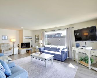 Oceanfront Oregon Retreat - Pool, Sauna & Patio! - Lincoln Beach - Sala de estar