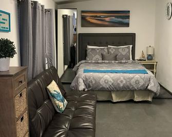 Near Hollywood Stadium/Hard Rock Hotel - Free Parking & Wifi - Close To Beach - West Park - Bedroom
