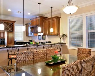 3-Story spacious conch style home w/ private pool & dock! - Key West - Kjøkken