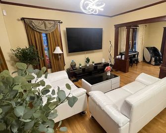 Beautiful Victorian home, Great view with balcony. Free parking. - Boston - Sala de estar