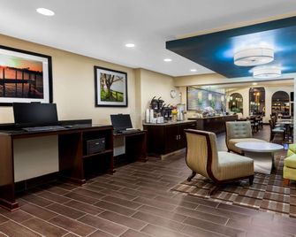 La Quinta Inn By Wyndham Sandusky Near Cedar Point - Sandusky - Lobby