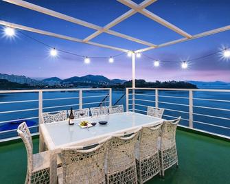 Onda D'oro Hostel - Yeosu - Balcón