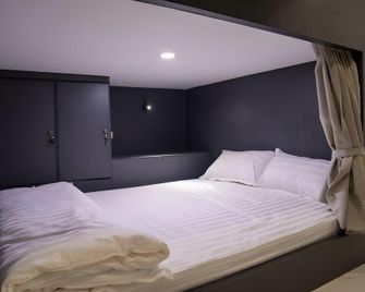 Remedy Hostel - Vientiane - Kamar Tidur