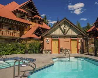 Deluxe, Modern Whistler Village Condo. Bbq And Pool & Hot Tub Access. Wifi - Whistler - Piscina