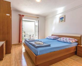 Nice Apartment In Makarska - Makarska - Schlafzimmer