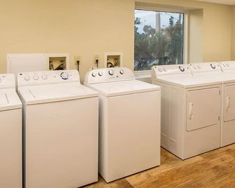 Oceanfront -2 Bdrm W/Balconies, Casa Del Mar, Ormond Beach, 10miles Fr Daytona - Ormond Beach - Laundry facility