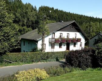 In a country house, park, rural, in the mountains, idyllic loc., pets consid. - Sankt Vith - Gebäude