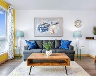 New 2mi→downtown | Balconyrooftop Views | Fast Wifi | W/D - Seattle