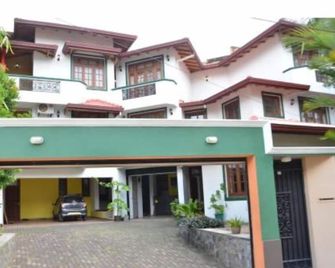 Hotel Mandakini - Colombo - Building