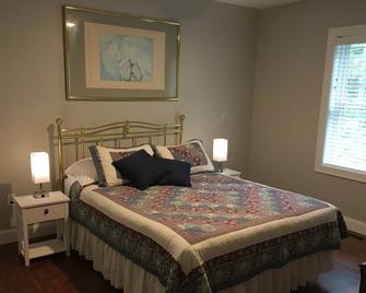 Centrally Located Berkshire Getaway Perfect for Any Season - Otis - Bedroom