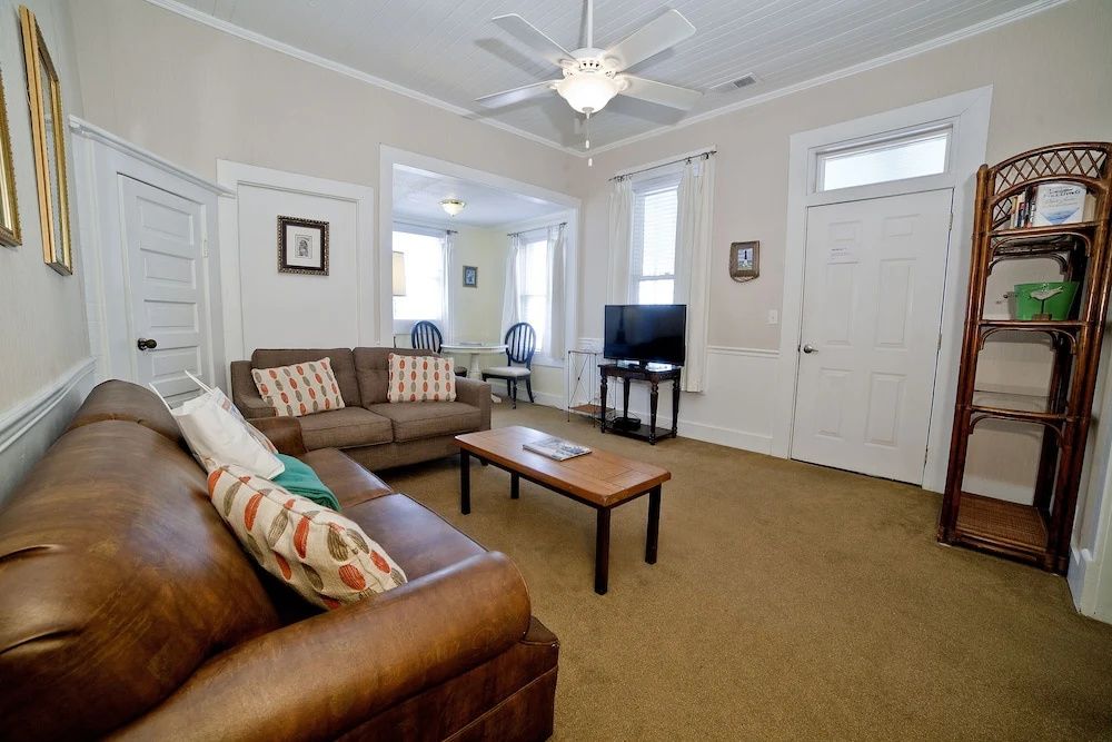 Georgianne Inn & Suites - Tybee Island - Olohuone