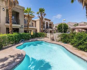 Modern La Quinta 1BR Condo w Pool Kitchen Hot Tub - La Quinta - Pool