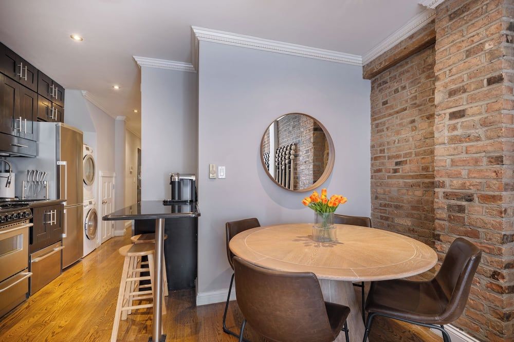 Cozy Three Bedroom on Little Italys Mulberry Street! - ניו יורק - חדר אוכל