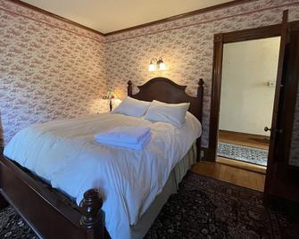 Cheney House Bed & Breakfast - Ashland - Bedroom