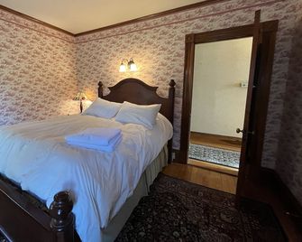 Cheney House Bed & Breakfast - Ashland - Bedroom