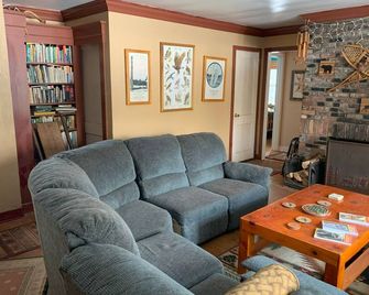 Ausable Lodge Waterfront Cabin at the Adirondack Wildlife Refuge - Wilmington - Pokój dzienny